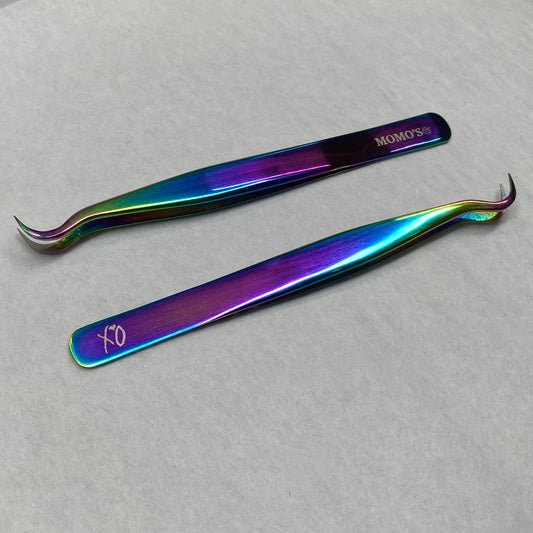 XO Iridescent Hook Tweezer 🌈